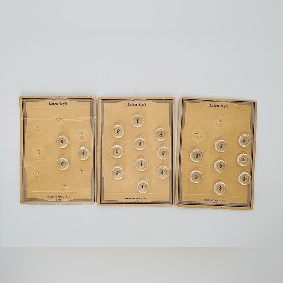 Vintage  “Latest Style” L/10 Clear buttons on original card 3 Cards 21 Buttons - Picture 2 of 9